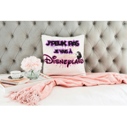Coussin personnalisé blanc 35x35 cm avec le texte J’peux pas, je vais à Disneyland – housse déco féerique à offrir